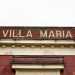 Chiude il prospetto, in alto, la bianca scritta "Villa Maria"